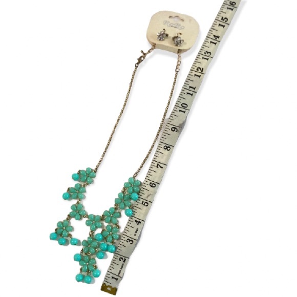 RO RO Necklace & Earrings Flower set - Picture 4 of 5